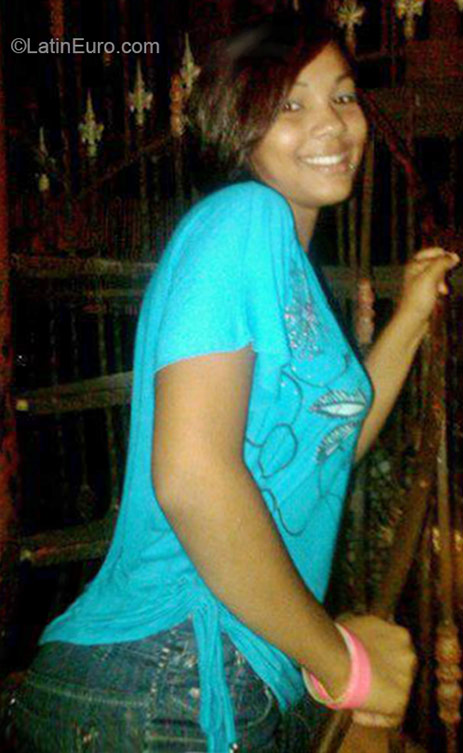 Date this pretty Dominican Republic girl Massiel from Santo Domingo DO21302