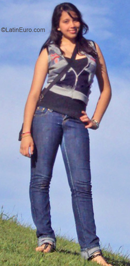 Date this hot Venezuela girl Ashly from Maracay VE401