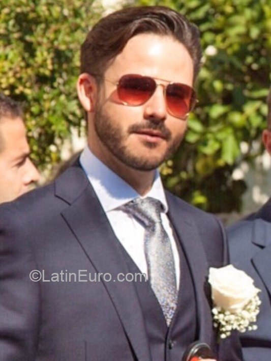 Date this foxy United Kingdom man AntoLondon from London GB791