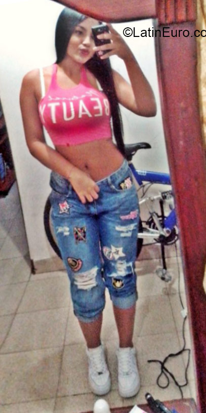 Date this delightful Colombia girl Luciana from Medellin CO16952