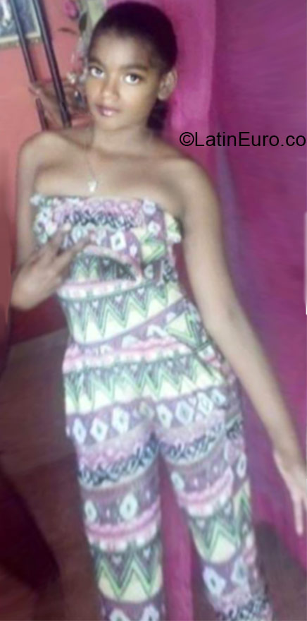 Date this sultry Dominican Republic girl Yusmeiry from La Romana and Santo Domingo DO21349