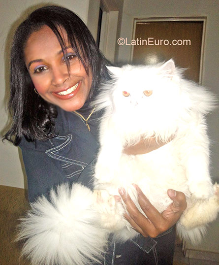 Date this good-looking Brazil girl Maria from Cuiaba BR9229