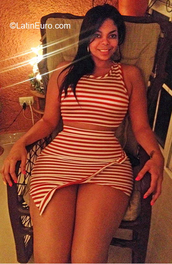 Date this hot Dominican Republic girl Pamela from Santiago DO21402