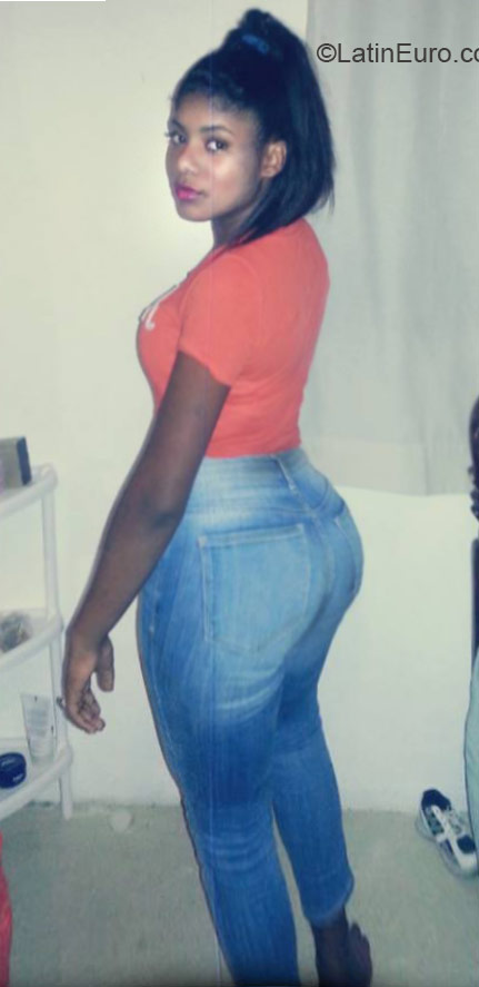 Date this charming Dominican Republic girl Yamilka from Santiago DO21405