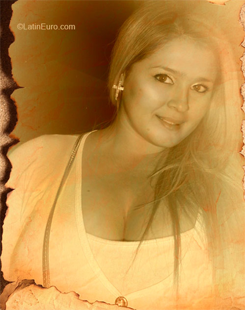 Date this charming Colombia girl Mona from Medellin CO16986