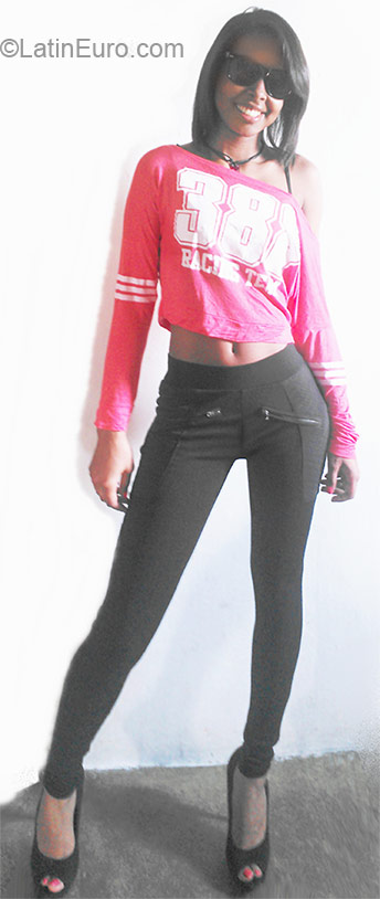 Date this nice looking Venezuela girl Wileny from Caracas VE415