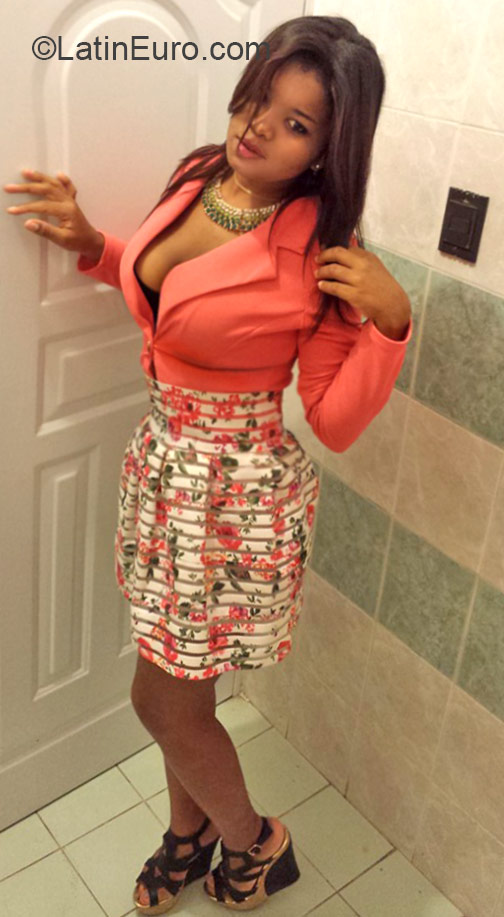 Date this foxy Dominican Republic girl Claudia from Higuey DO21458