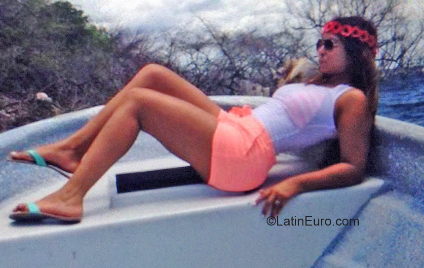 Date this charming Dominican Republic girl Raquel from Santiago DO21486