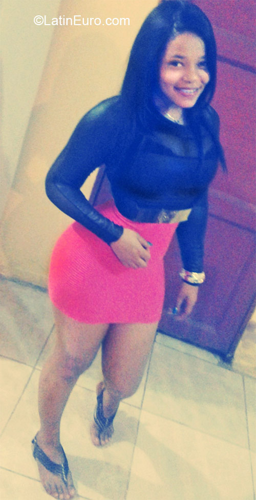 Date this sensual Dominican Republic girl Rosanna from Santo Domingo DO21504