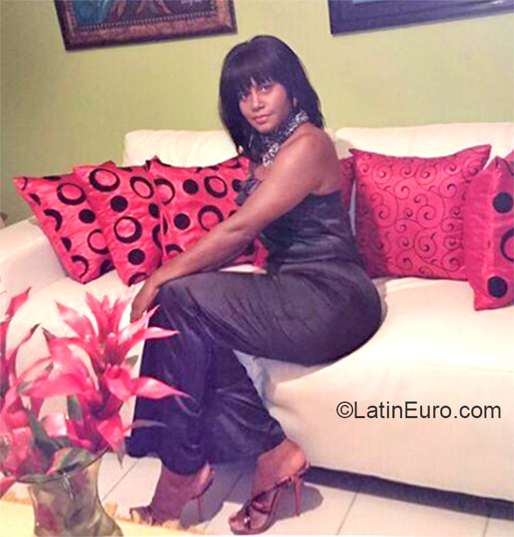 Date this hot Dominican Republic girl Yolanda from Santo Domingo DO21539