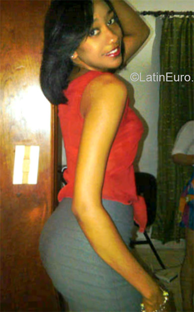 Date this athletic Dominican Republic girl Tania from Santiago DO21573