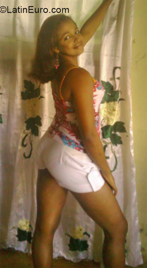Date this fun Dominican Republic girl Nikaury from San francisco de macoris DO21598