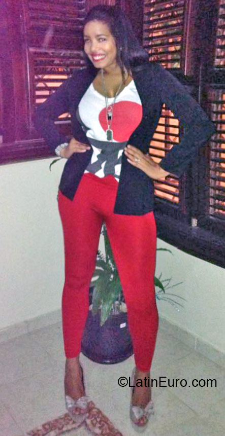Date this hard body Dominican Republic girl Noelia from Higuey DO21599