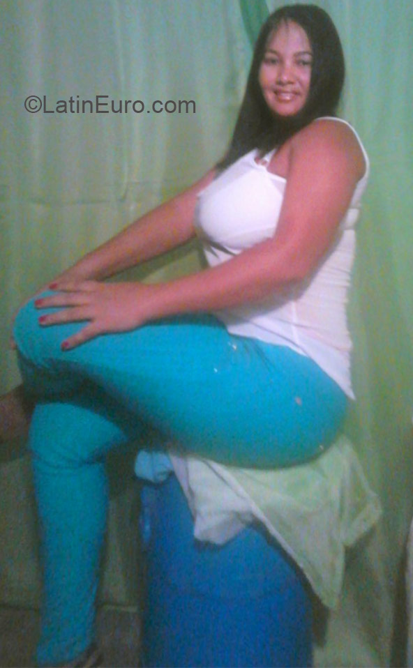 Date this sensual Dominican Republic girl Alexandra from Santo Domingo DO21643