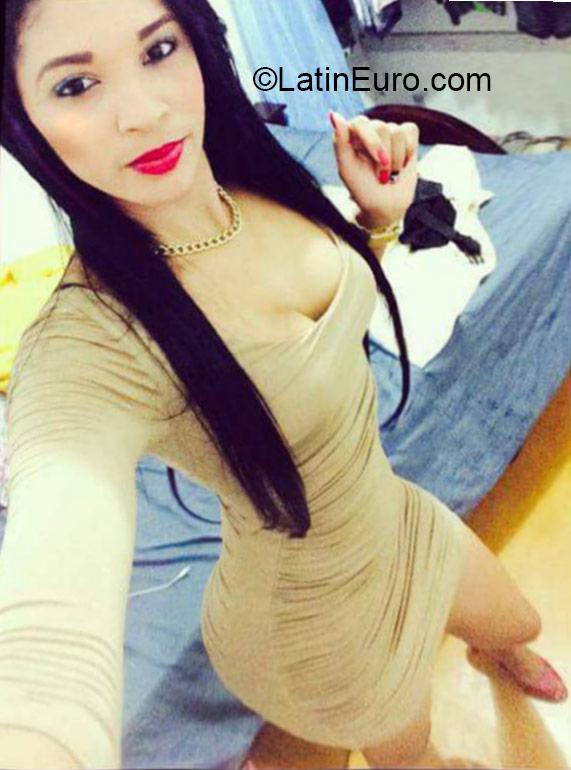 Date this hard body Dominican Republic girl Katherine from Santiago DO21664