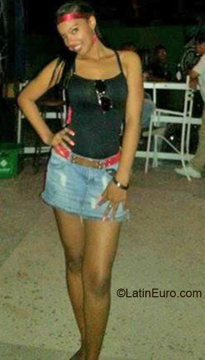 Date this attractive Dominican Republic girl Tanari from Santo Domingo DO21691