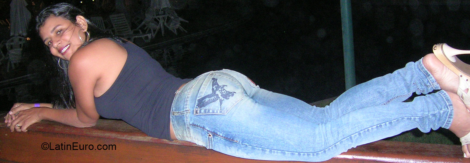 Date this good-looking Brazil girl Valeria from Recife BR9278