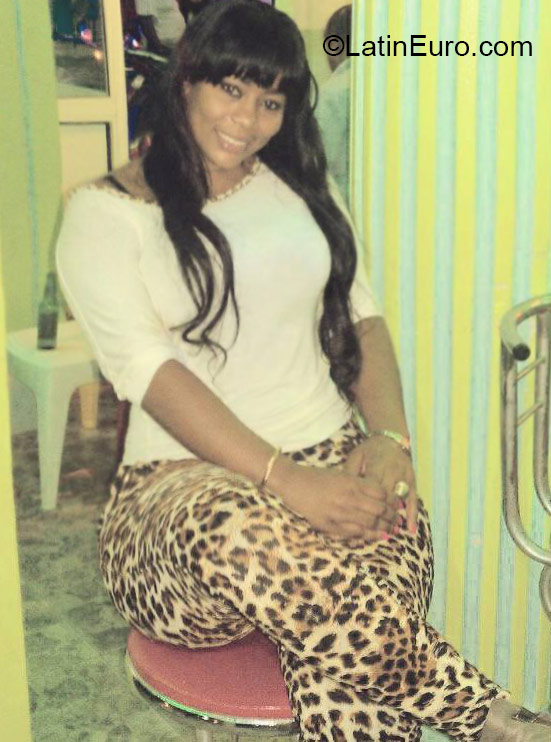 Date this sultry Dominican Republic girl Yokasti from Santo Domingo DO21751