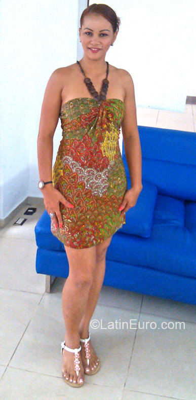 Date this voluptuous Dominican Republic girl Leidy from Santo Domingo DO21756