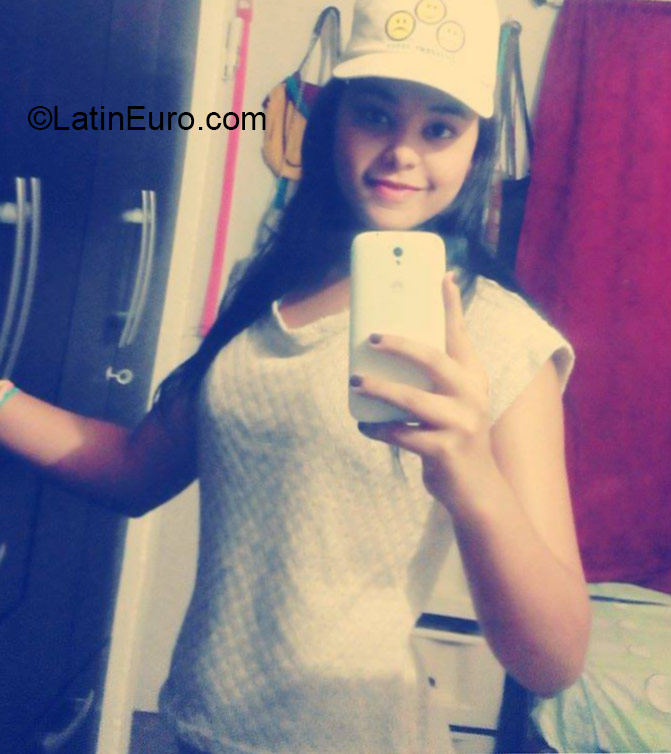 Date this athletic Colombia girl Edys from Santa Marta CO17174