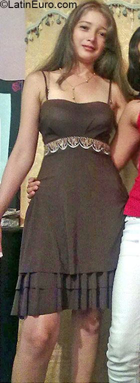 Date this sensual Colombia girl Milena from Cali CO17178