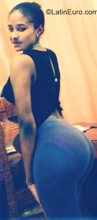 Date this exotic Dominican Republic girl Daniela from Santo Domingo DO21800