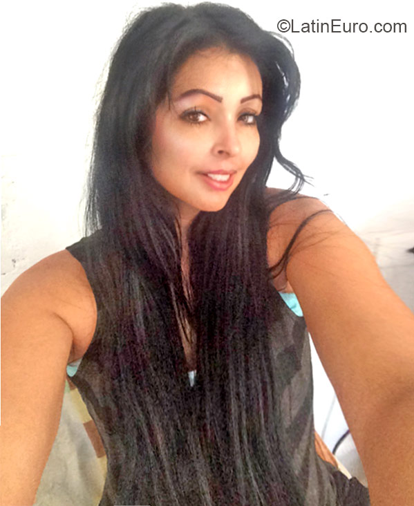 Date this funny Colombia girl Patricia from Armenia CO17226