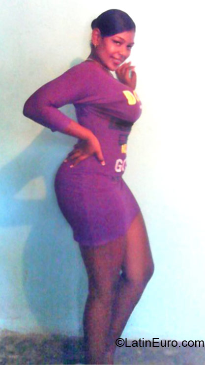 Date this attractive Dominican Republic girl Karina from Santo Domingo DO21890