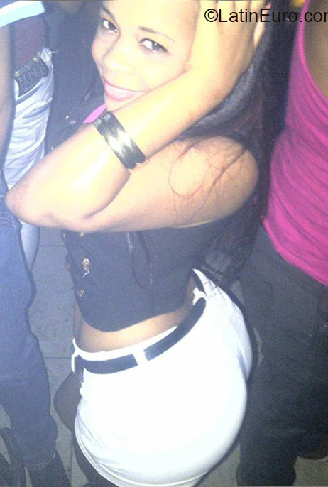 Date this good-looking Dominican Republic girl Adriana from Santo Domingo DO21897