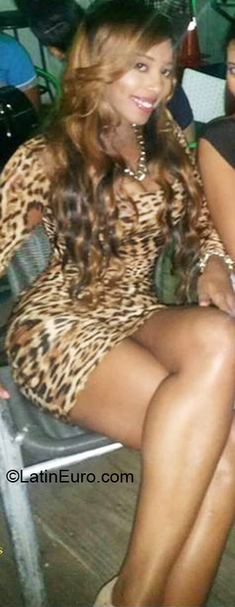 Date this nice looking Dominican Republic girl Laura from Santo Domingo DO21909