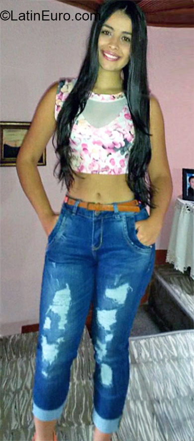 Date this lovely Colombia girl Yuliania from Cali CO17265