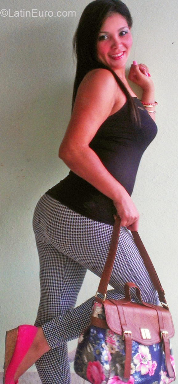 Date this tall Dominican Republic girl Ana from Santo Domingo DO21956