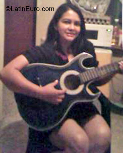 Date this athletic Colombia girl Samy from Bogota CO17312