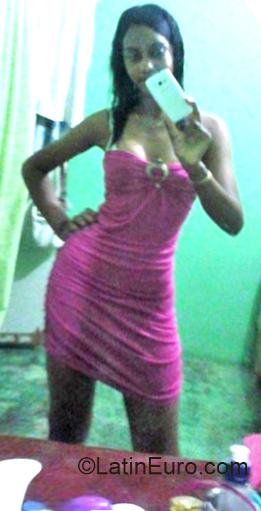 Date this pretty Dominican Republic girl Cinthia from Santo Domingo DO21985