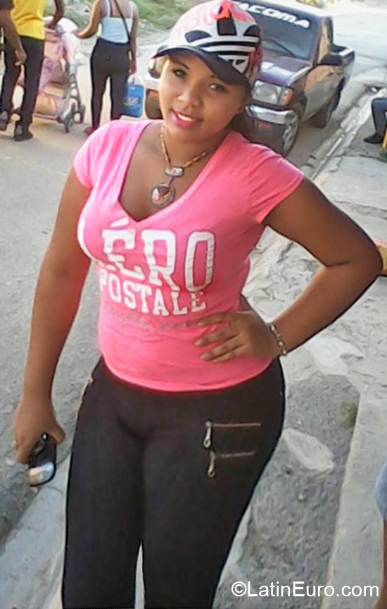 Date this fun Dominican Republic girl Yenifer from Santiago DO21988