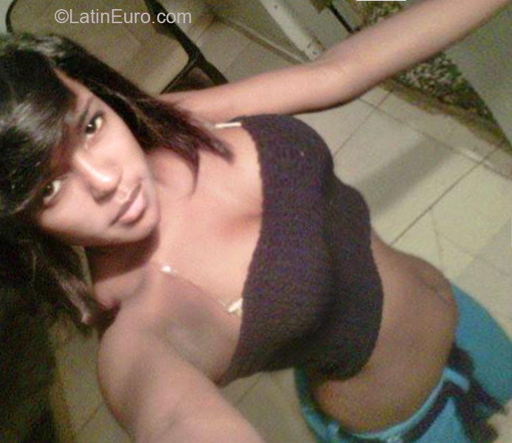 Date this attractive Dominican Republic girl Yemairi from Santo Domingo DO21994