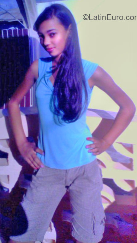 Date this happy Dominican Republic girl Estephany from Santo Domingo DO21996