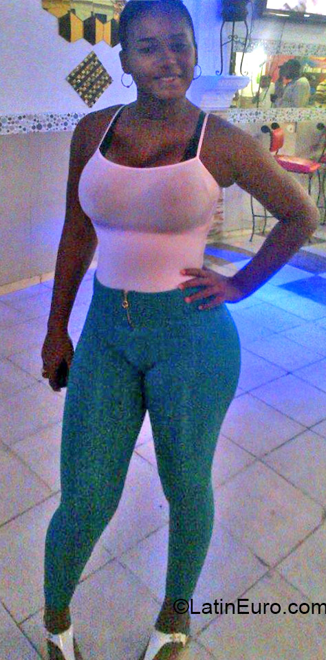 Date this tall Dominican Republic girl Cristal from Santo Domingo DO22035