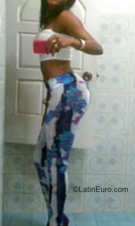 Date this athletic Dominican Republic girl Maria from Santo Domingo DO22079