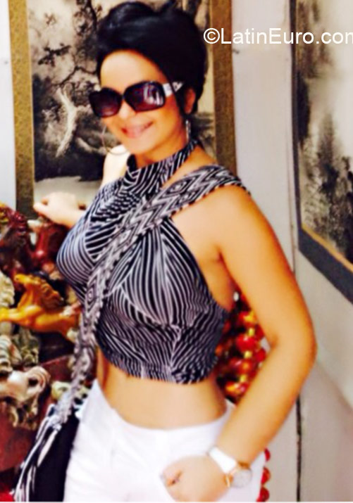 Date this sultry Colombia girl Pilar from Bogota CO17368