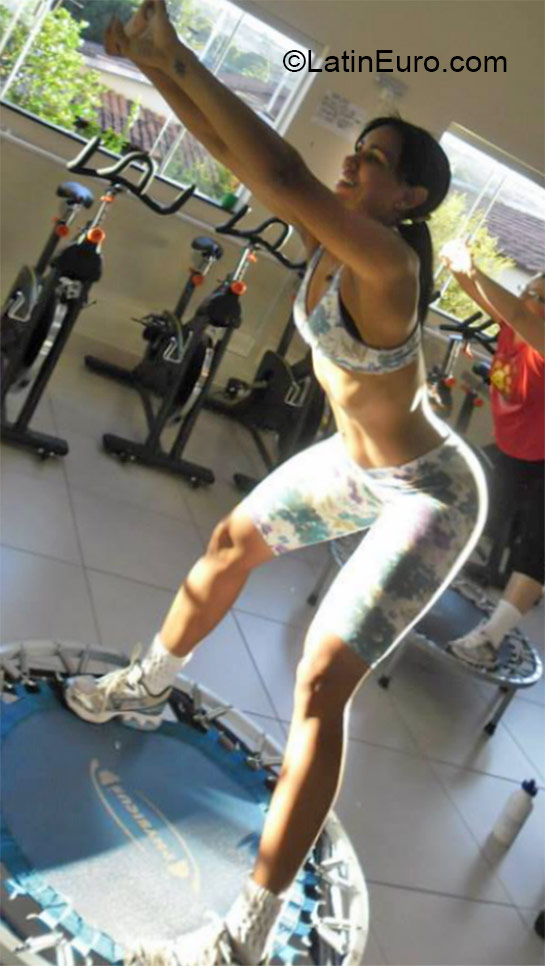 Date this hard body Brazil girl Tatiana from Patos De Minas BR9326