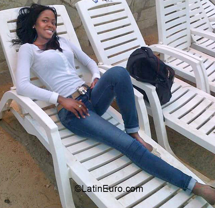 Date this athletic Dominican Republic girl Maria from Santo Domingo DO22206