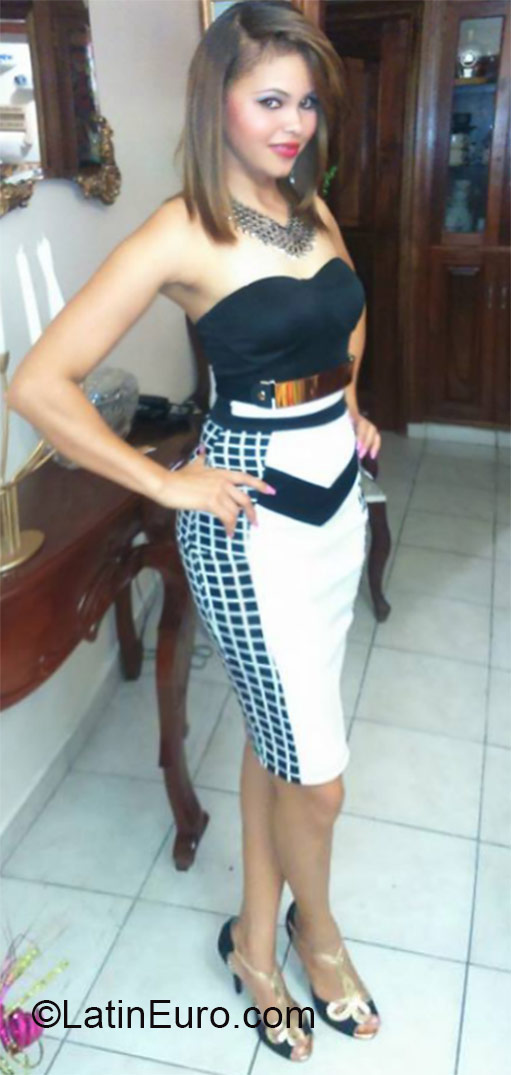 Date this funny Dominican Republic girl Yefreisi from Santo Domingo DO22213