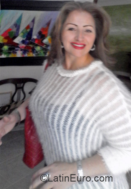 Date this good-looking Colombia girl Gloria from Bogota CO17443