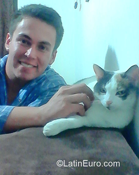 Date this happy Colombia man Jair from Manizales CO17451