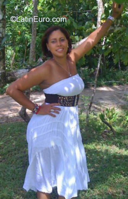 Date this exotic Dominican Republic girl Nikaury from Santiago DO22260