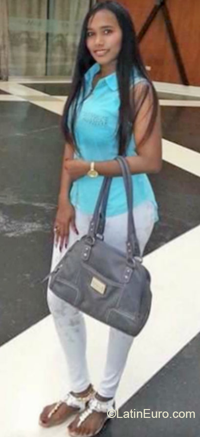 Date this nice looking Dominican Republic girl Ana from Santo Domingo DO22266