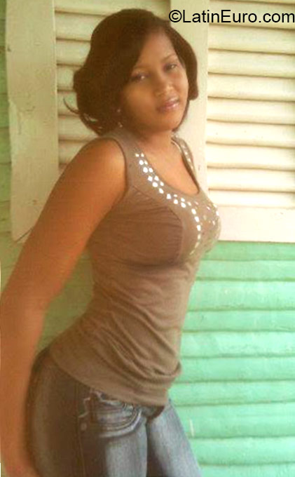 Date this voluptuous Dominican Republic girl Sandra from Santo Domingo DO22267