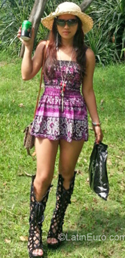 Date this athletic Singapore girl Jade from Singapore PH775