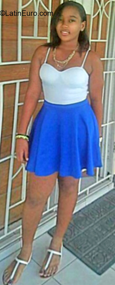 Date this nice looking Colombia girl Ashley from Medellin CO17477